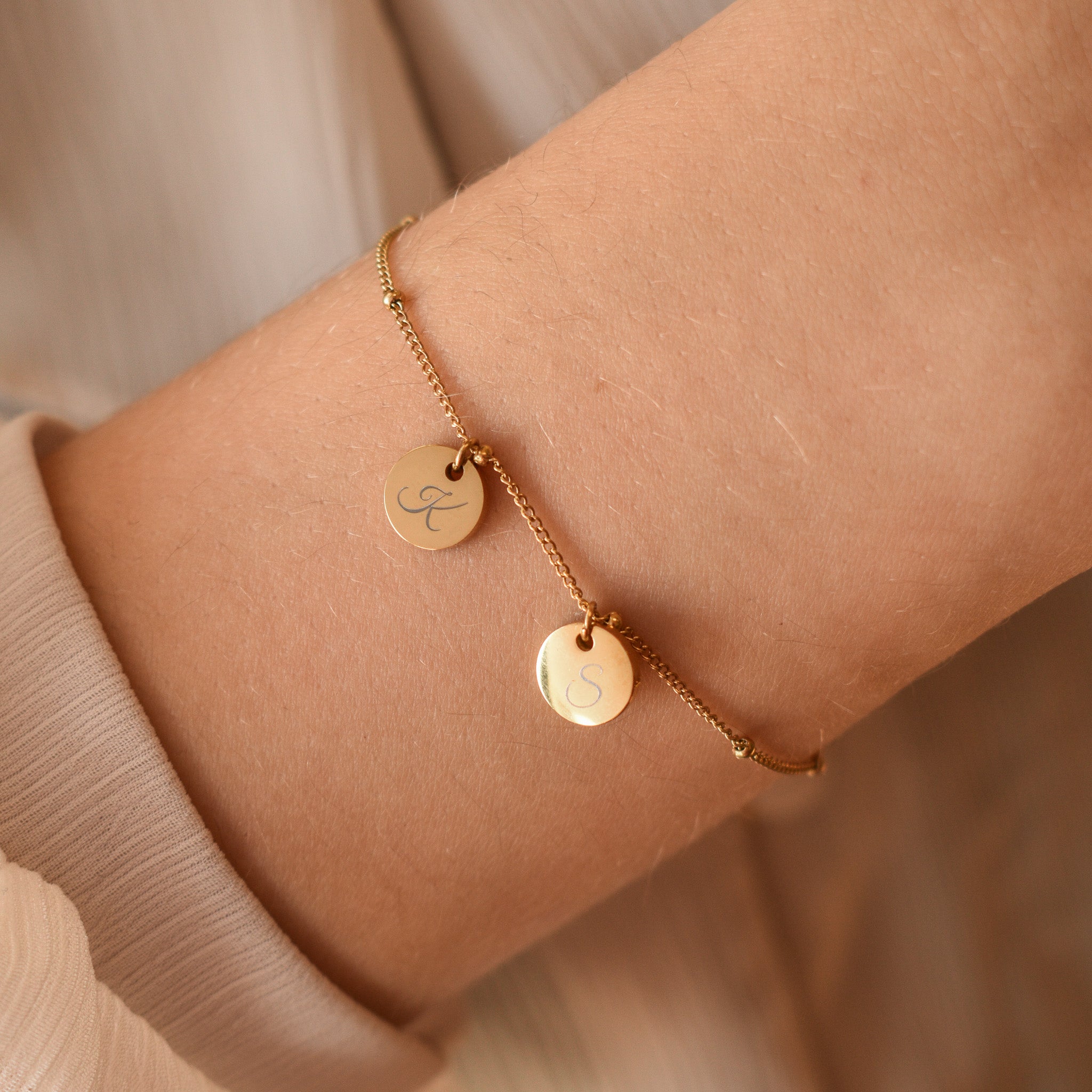 armband-met-letter-goud-648yjb-1.jpg armband met letter goud - Afbeelding 1