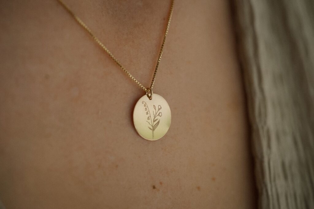 ketting-met-geboortebloem-647mgl-1.jpg ketting met geboortebloem - Afbeelding 1
